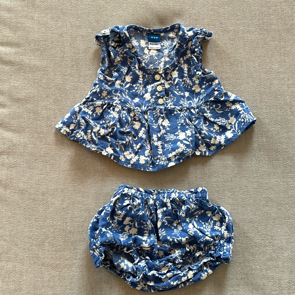 Old Navy sz 0-3 months blue floral set